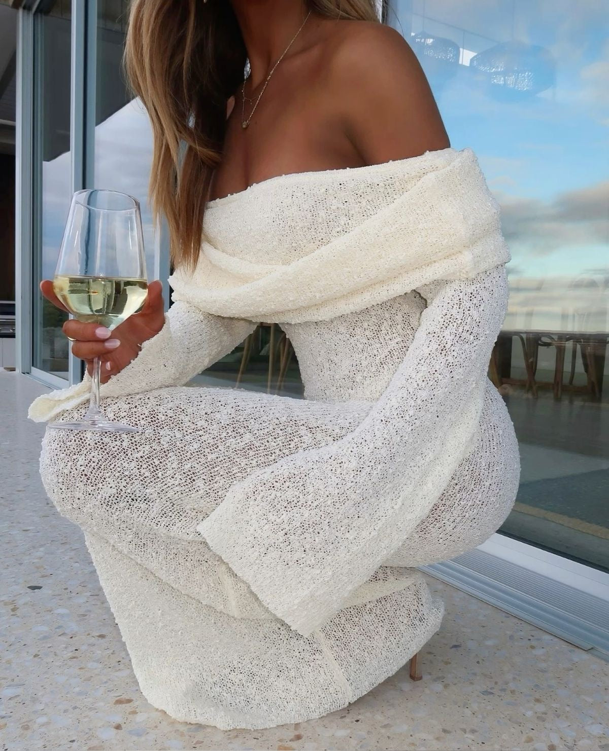 Naiya | Robe longue en maille à épaules dénudées