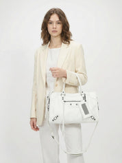 Carmela - Sac à main élégant avec un intérieur spacieux et un design minimaliste