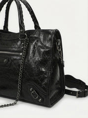 Carmela - Sac à main élégant avec un intérieur spacieux et un design minimaliste