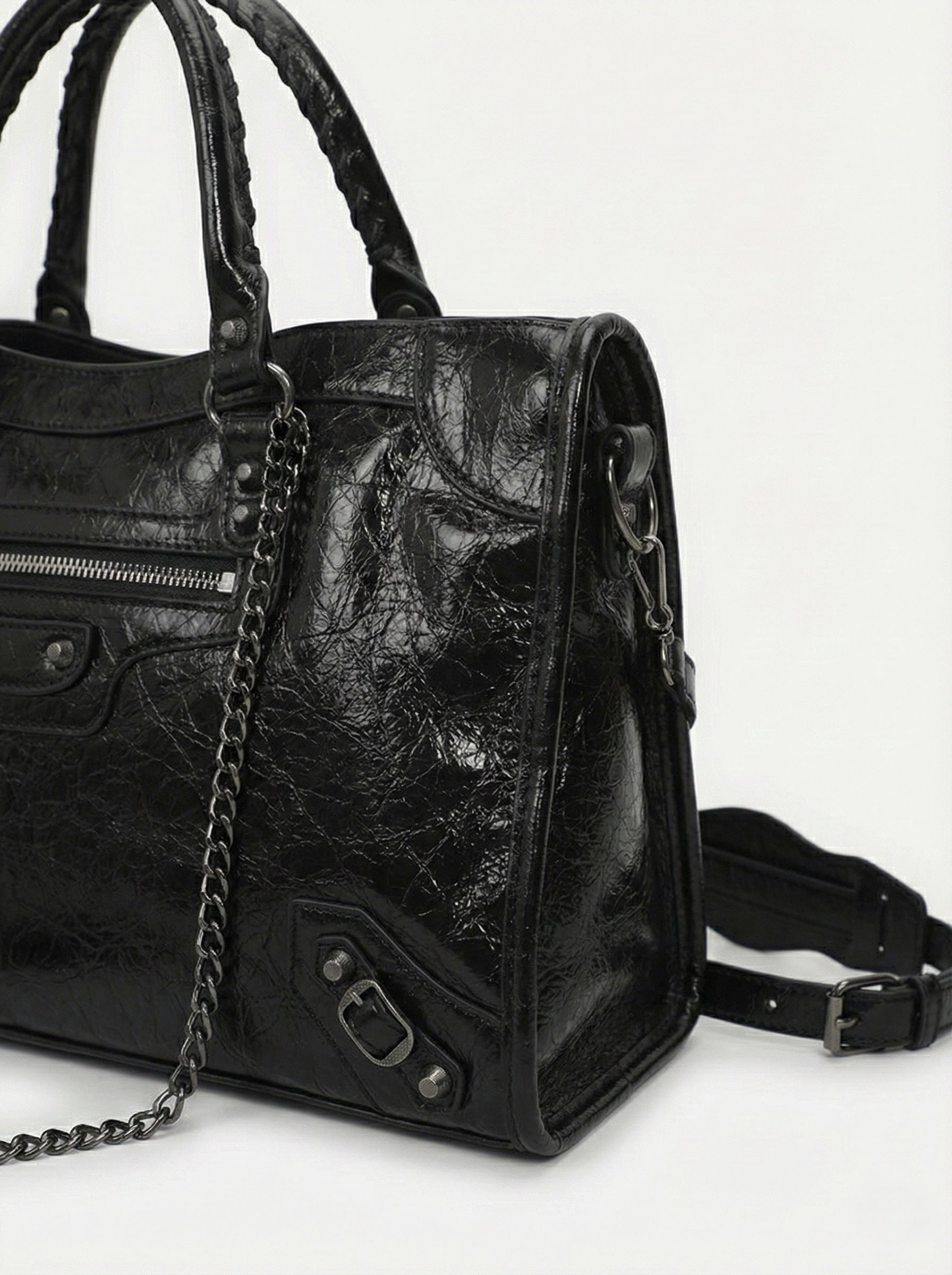 Carmela - Sac à main élégant avec un intérieur spacieux et un design minimaliste