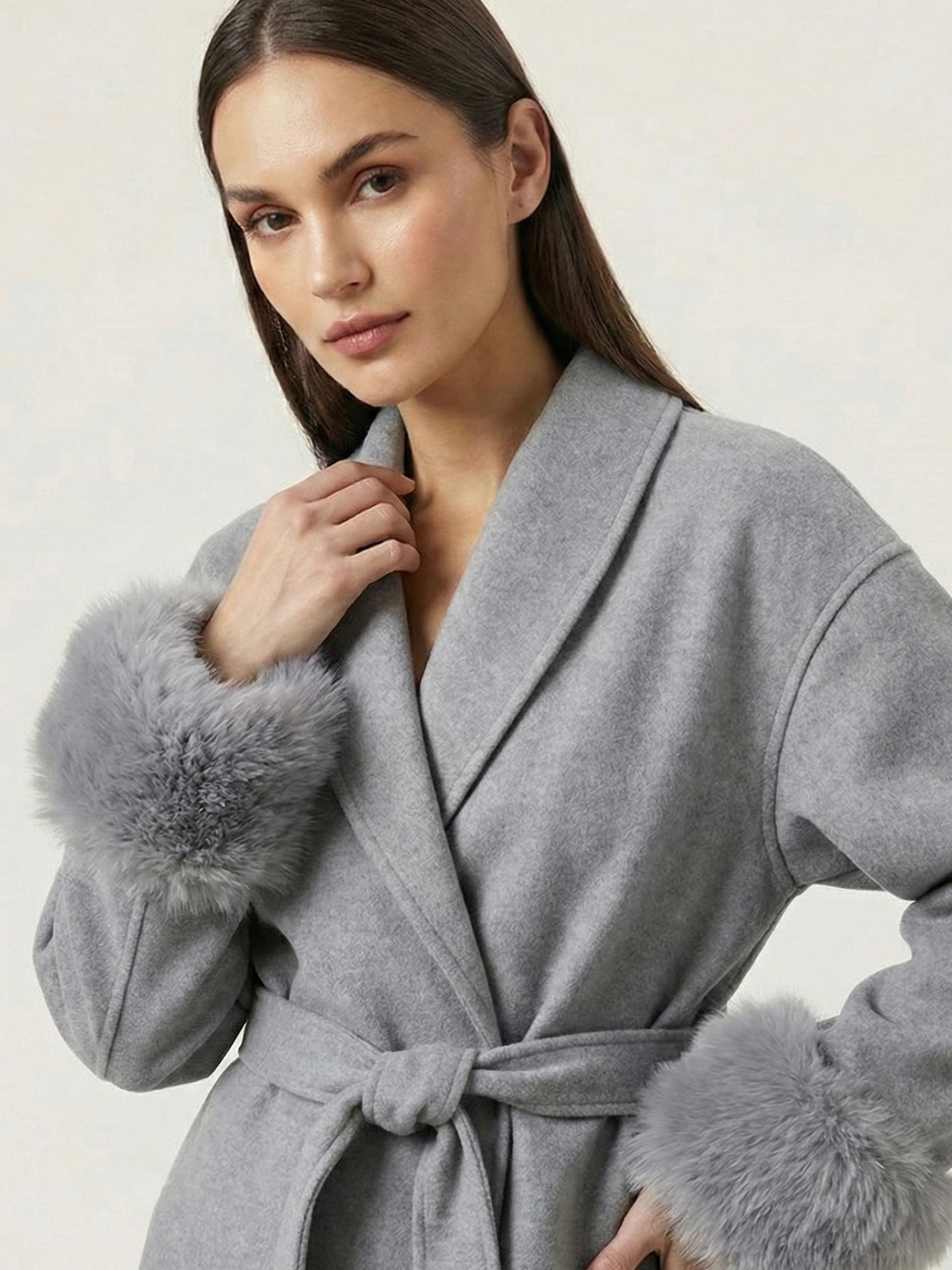 Céline | Manteau ceinturé à poignets en fausse fourrure