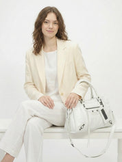 Carmela - Sac à main élégant avec un intérieur spacieux et un design minimaliste