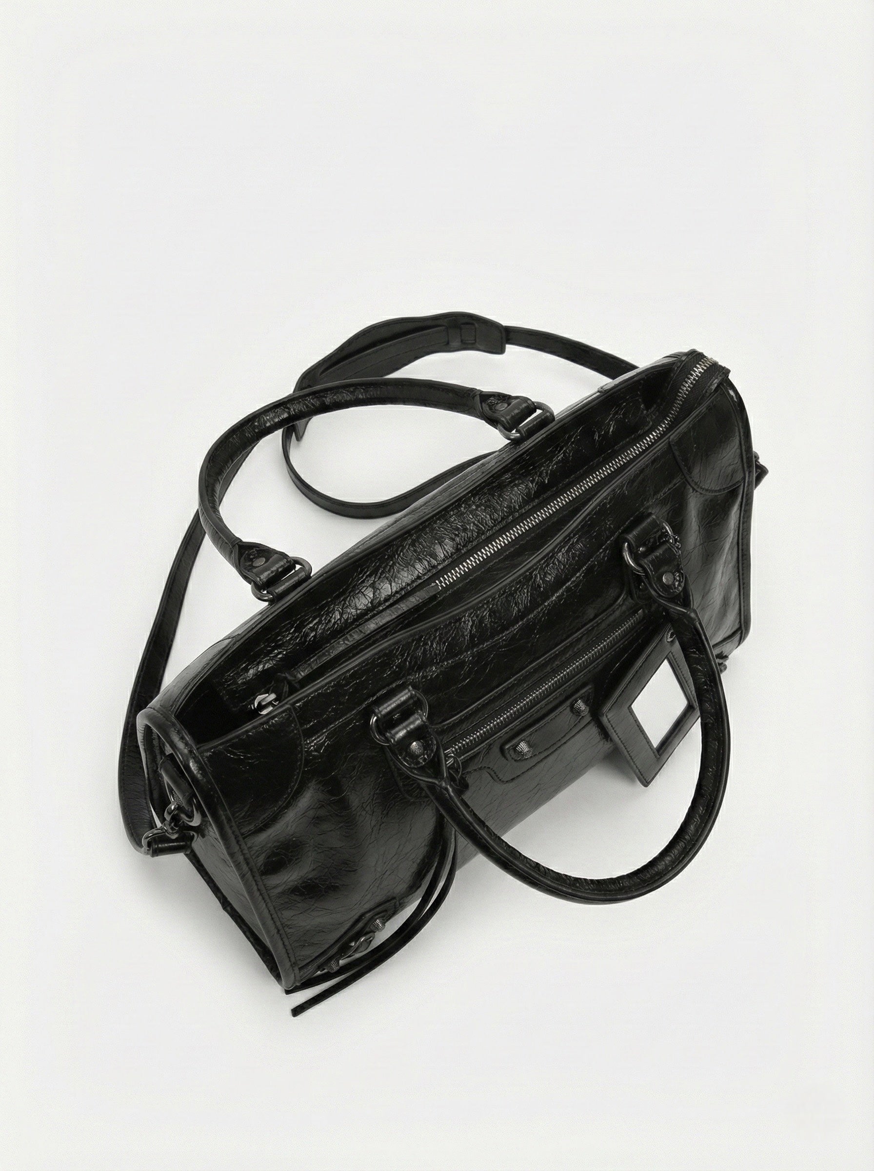 Carmela - Sac à main élégant avec un intérieur spacieux et un design minimaliste