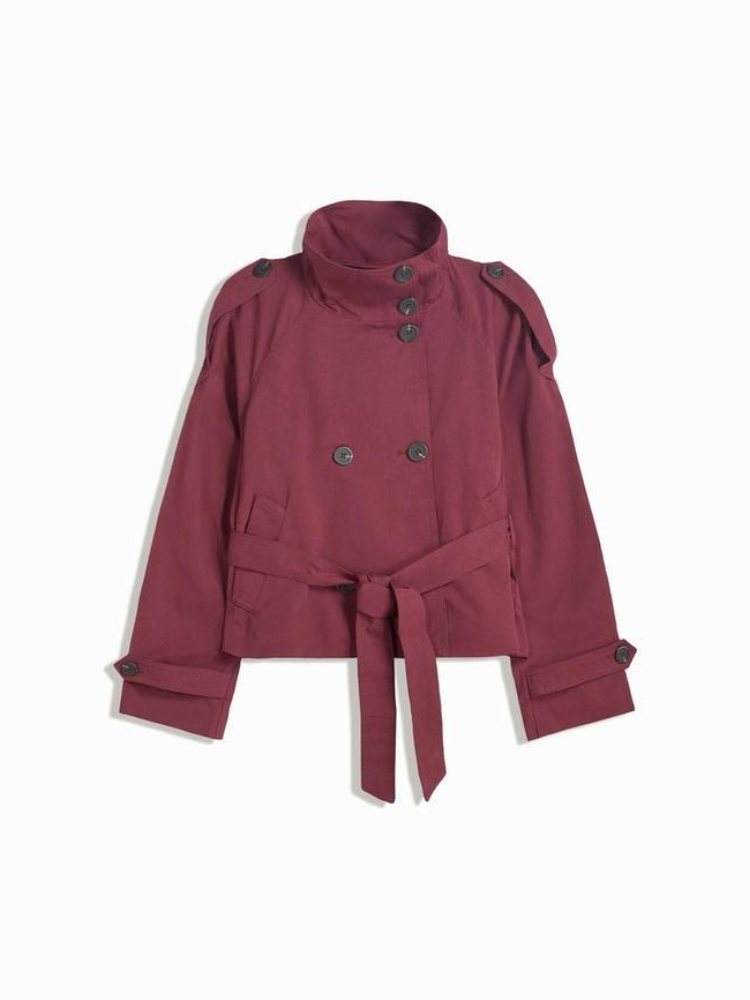 trench coat for women with a structured fit, high collar and dark buttons. Crafted from premium fabric, it highlights the waist and adds refined elegance to any autumn or winter outfit.