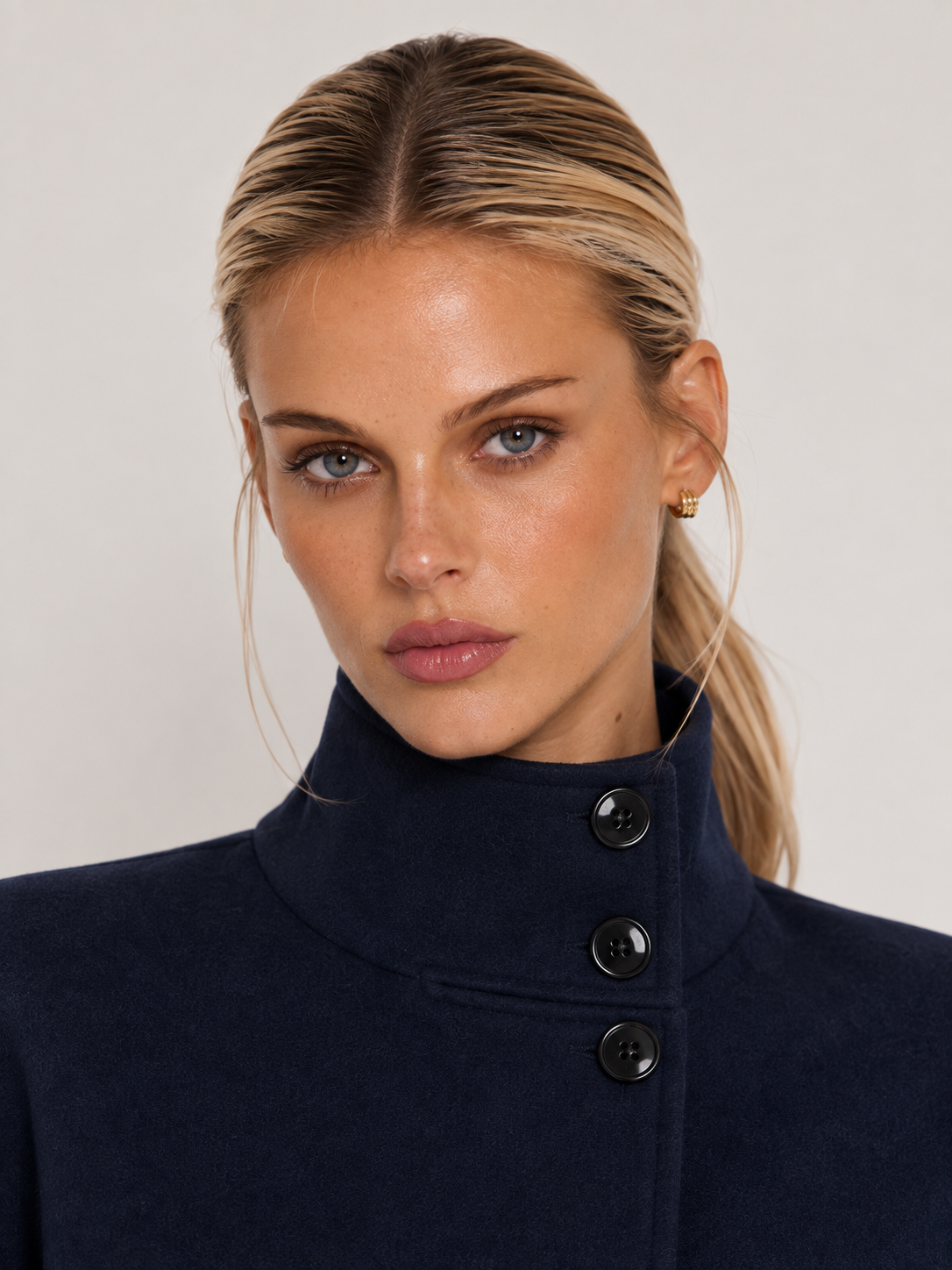 Martha | High-Neck Buttoned Jacket