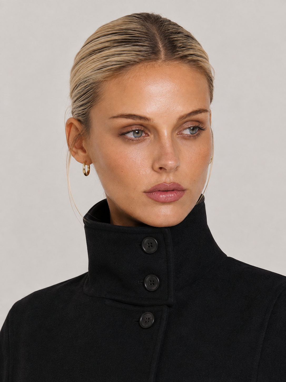 Martha | High-Neck Buttoned Jacket