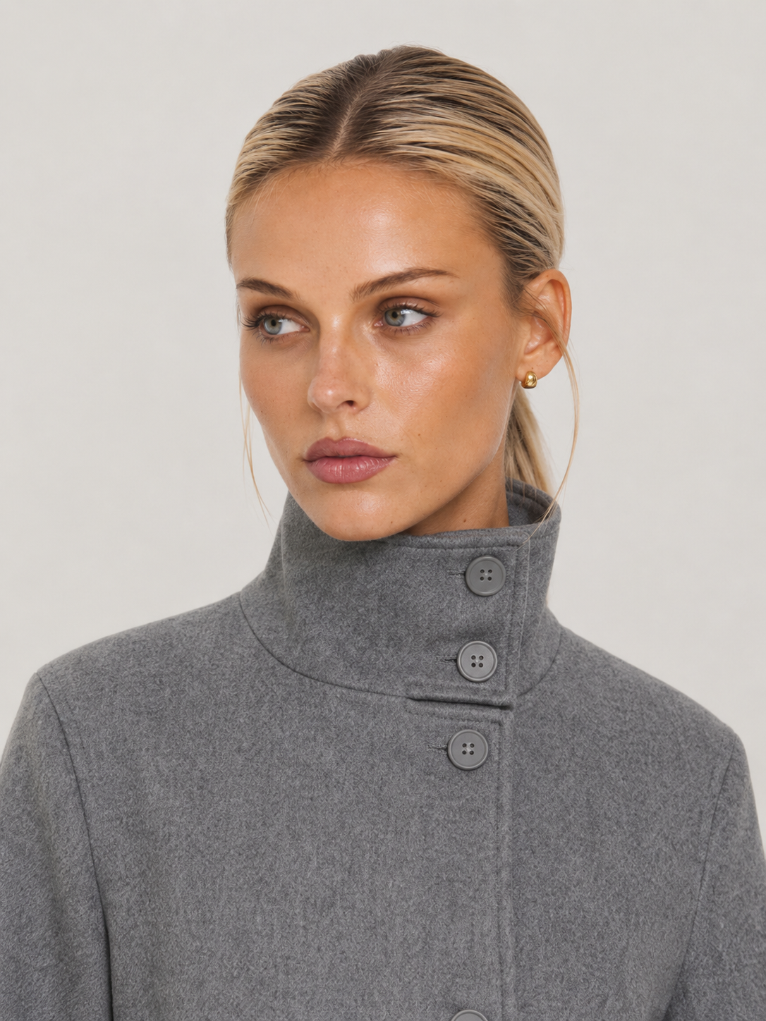 Martha | High-Neck Buttoned Jacket