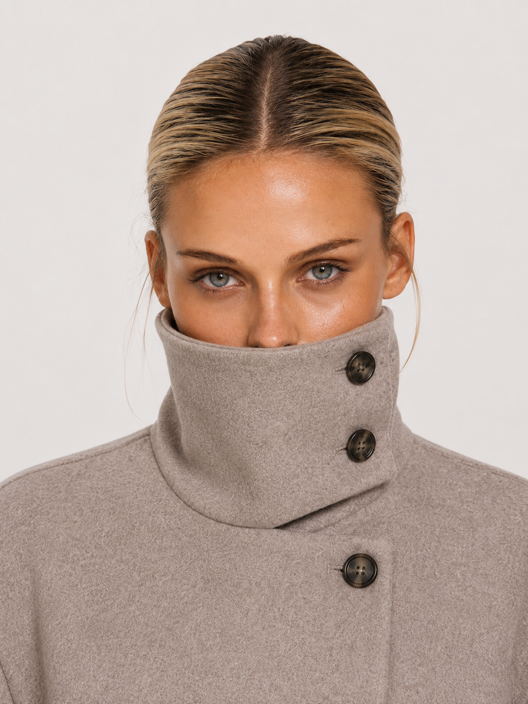 Angela | High-Neck Button Jacket