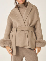 Céline | Manteau ceinturé à poignets en fausse fourrure