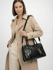 Carmela - Sac à main élégant avec un intérieur spacieux et un design minimaliste