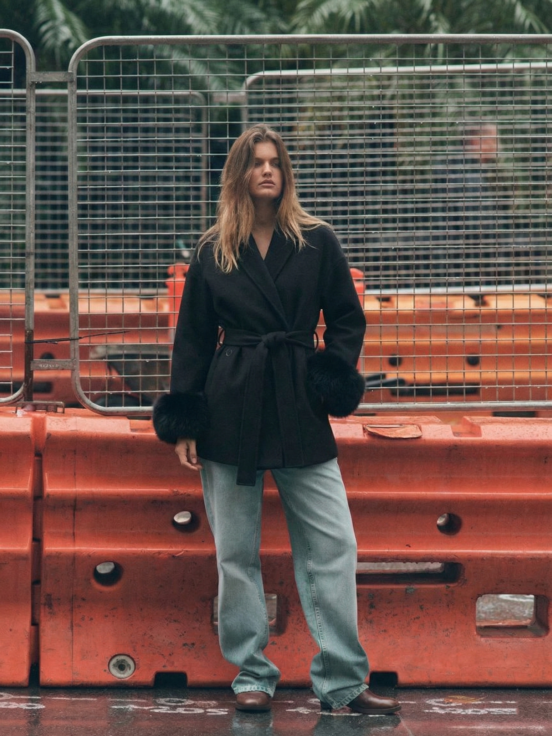 Céline | Manteau ceinturé à poignets en fausse fourrure