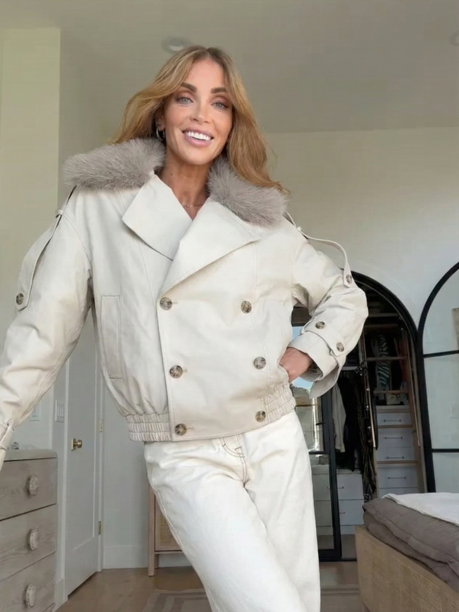 Cameron | Veste courte à col en fausse fourrure