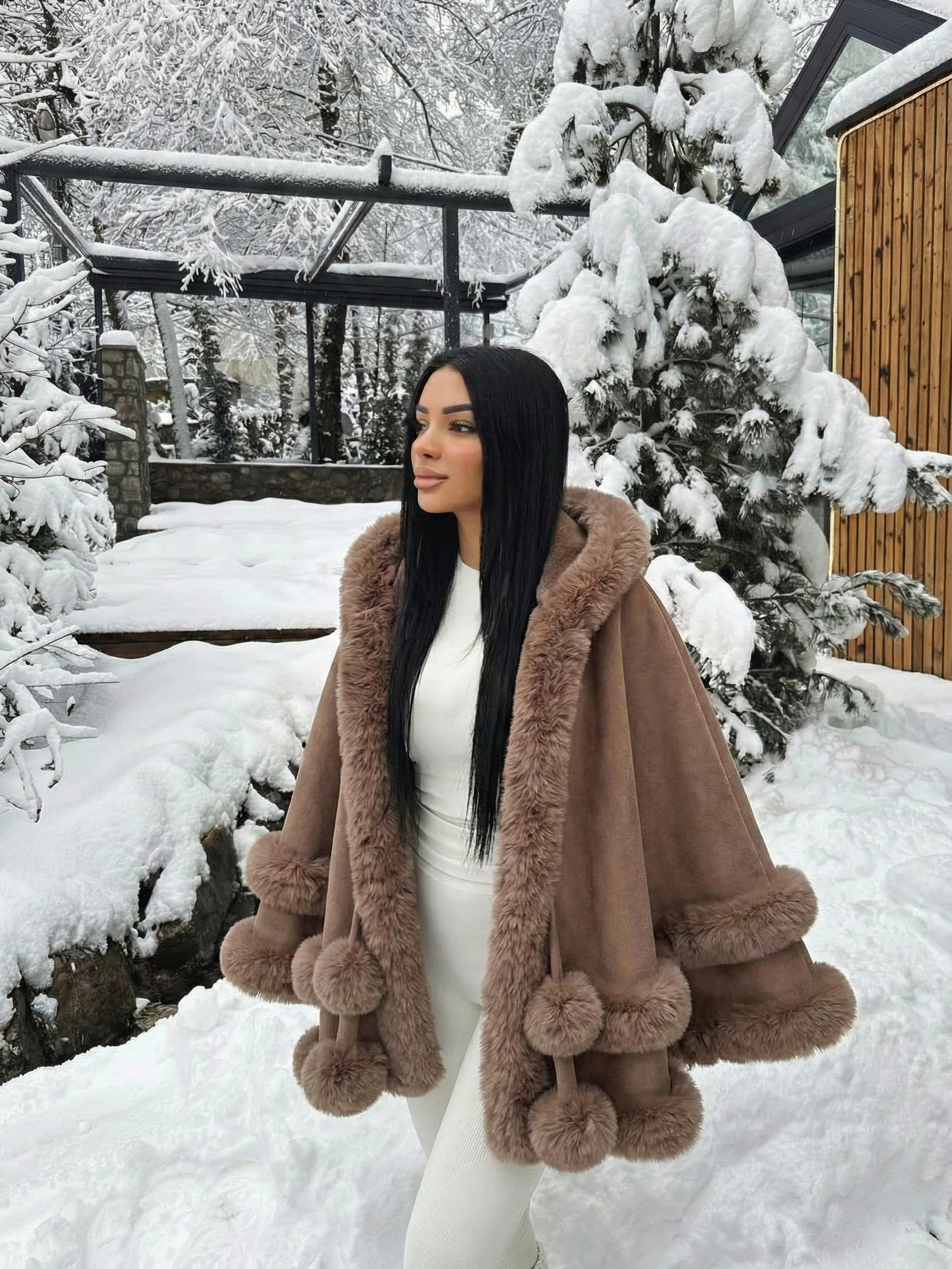 Norvège | Cape d'hiver bordée de fausse fourrure