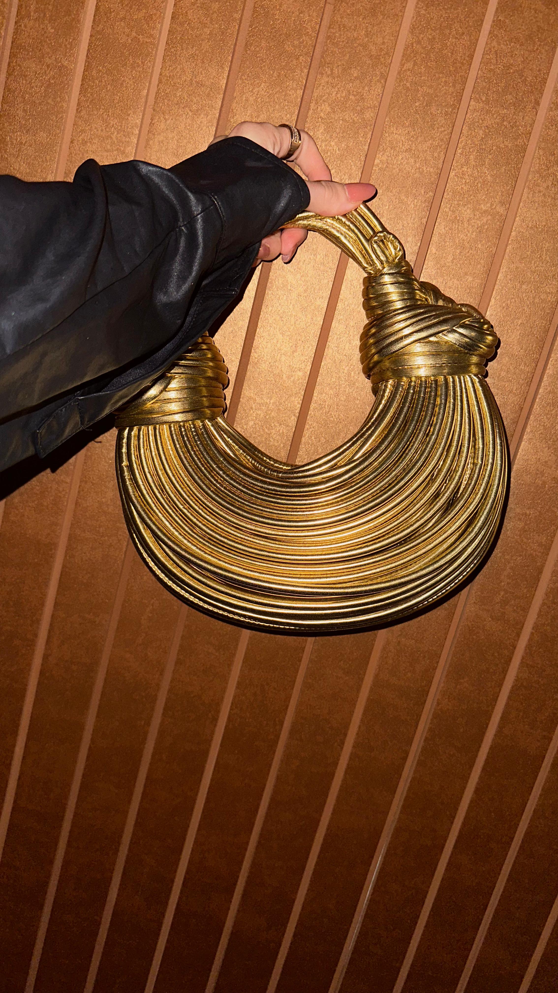 Golden Spiral Structured Clutch