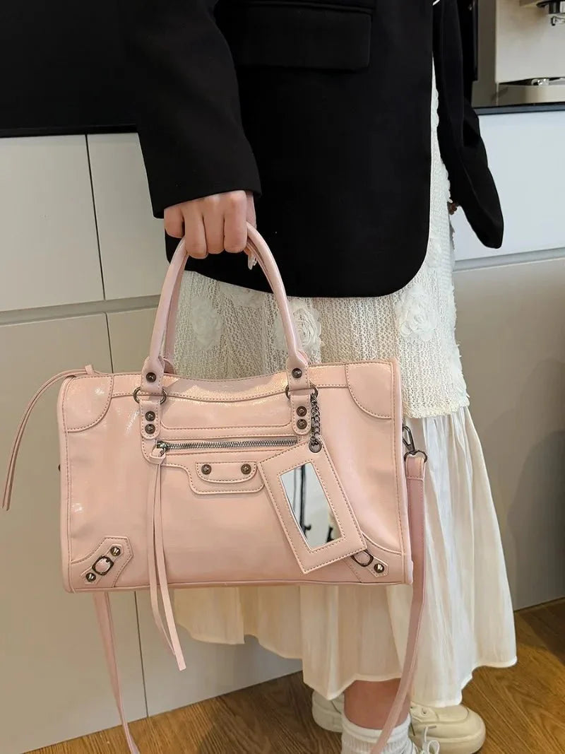 Carmela- Stylish Handbag with Spacious Interior & Minimalist Design